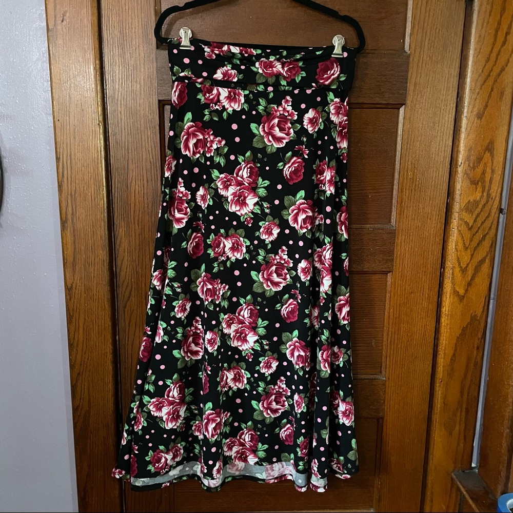 LuLaRoe Maxi M Black, Red, Green